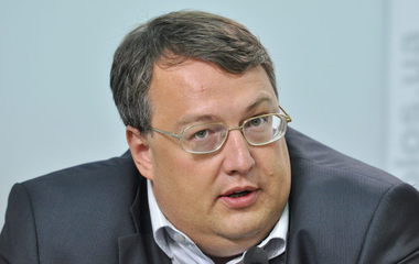 Геращенко посоветовал жертвовать на АТО лишь проверенным волонтерам