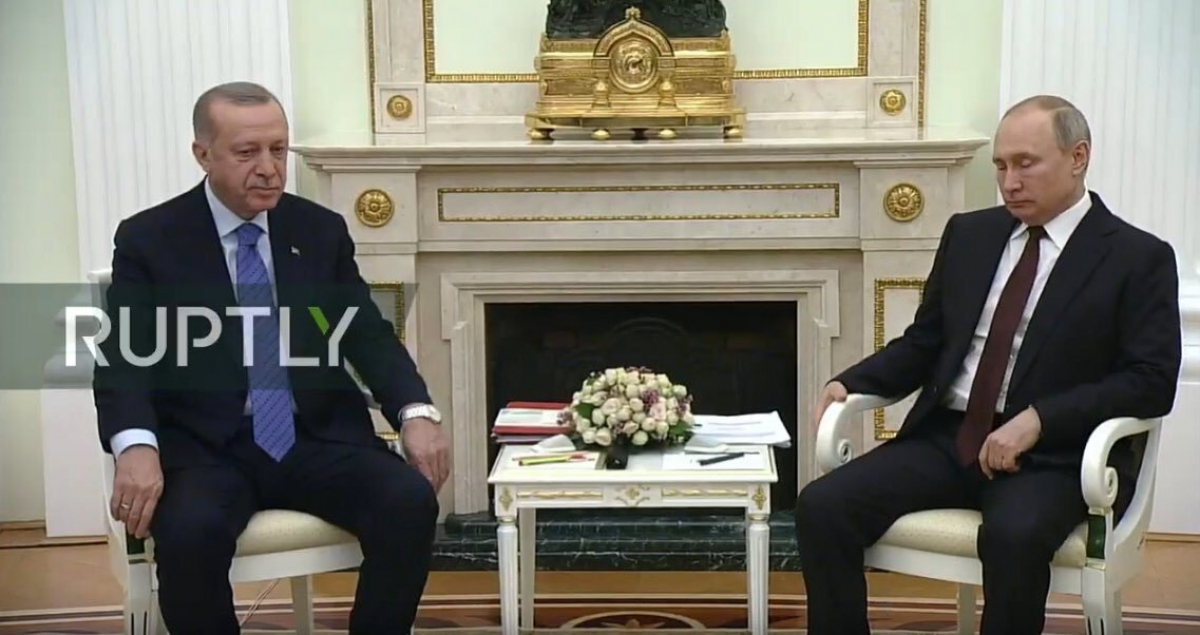 "Когда язык тела говорит больше слов", - появилось новое видео встречи Путина и Эрдогана