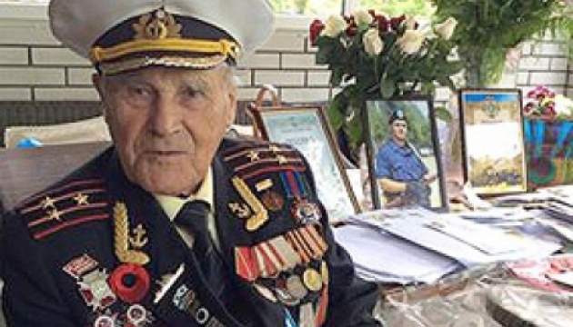 Порошенко наградил орденом 100-летнего ветерана Второй мировой Ивана Залужного