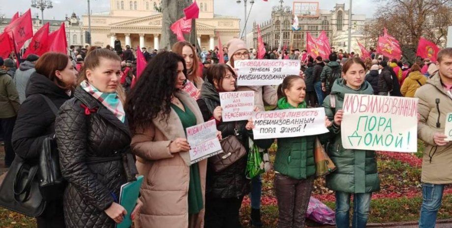 "Подкуп и дискредитация", - в разведке Британии рассказали, как Кремль борется с протестами жен "мобиков"