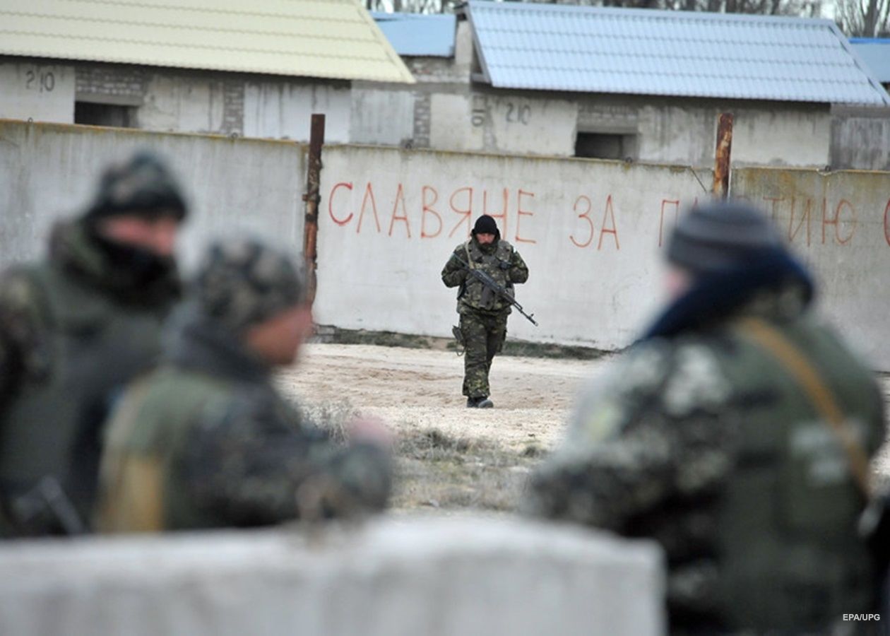 В Крыму разыскивают двух "диверсанток", отравивших 46 военных РФ и застреливших ФСБшников
