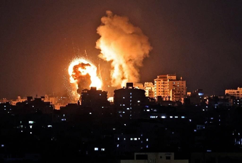 Сильнейший обстрел Израиля: выпущены сотни снарядов, Нетаньяху обещает ответ "большой силы" 