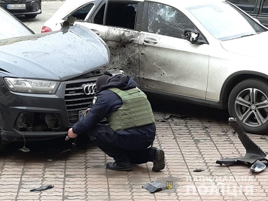 В Киеве прогремел взрыв: бросили гранату в автомобиль Турчинова – кадры с места происшествия 