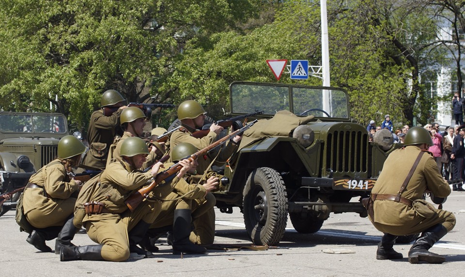 В Луганске возле "МВД" боевиков прогремели мощные взрывы и стрельба: появились первые фото и подробности