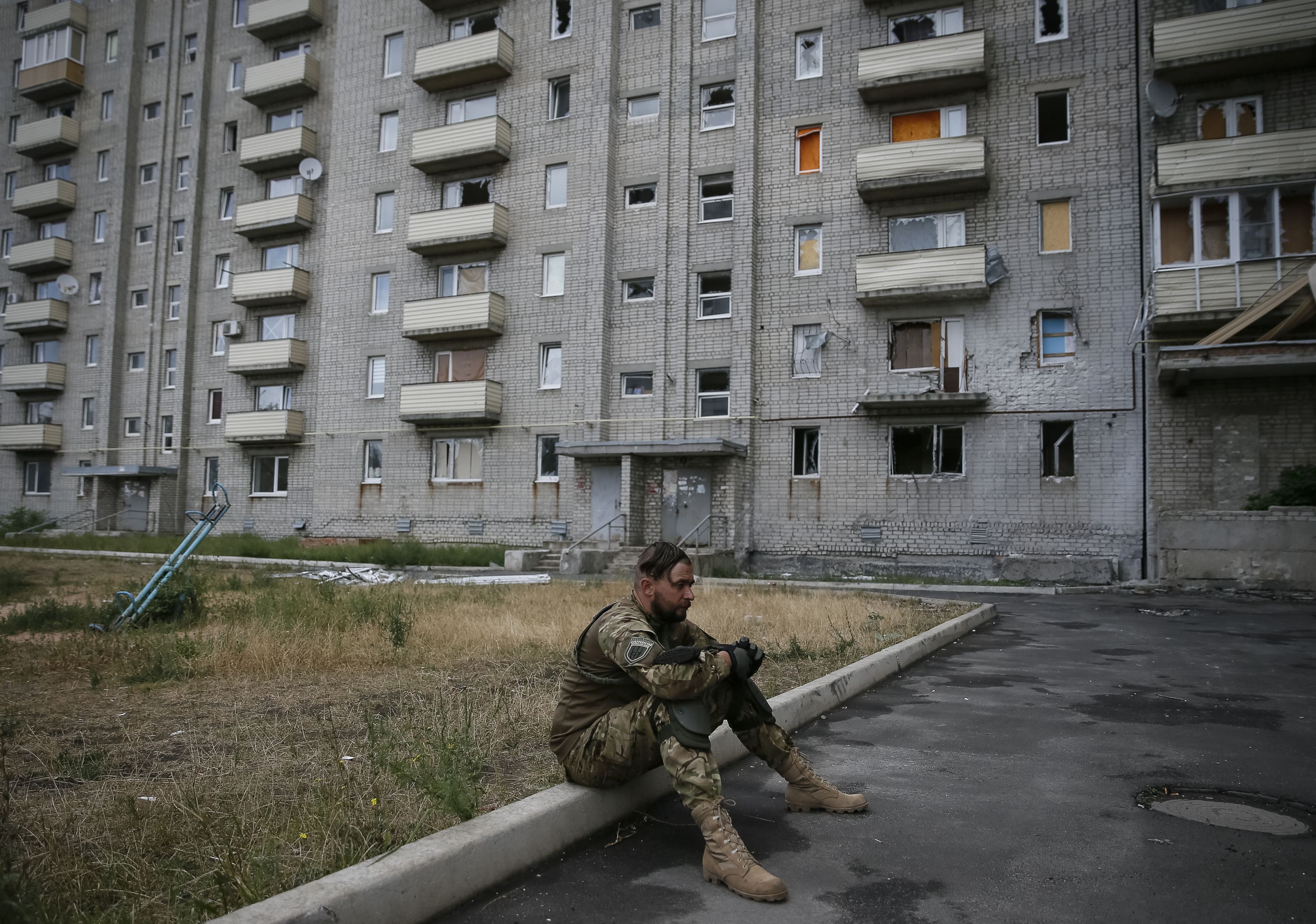 Ситуация в зоне АТО обостряется: боевики обстреляли Авдеевку и пригороды Мариуполя