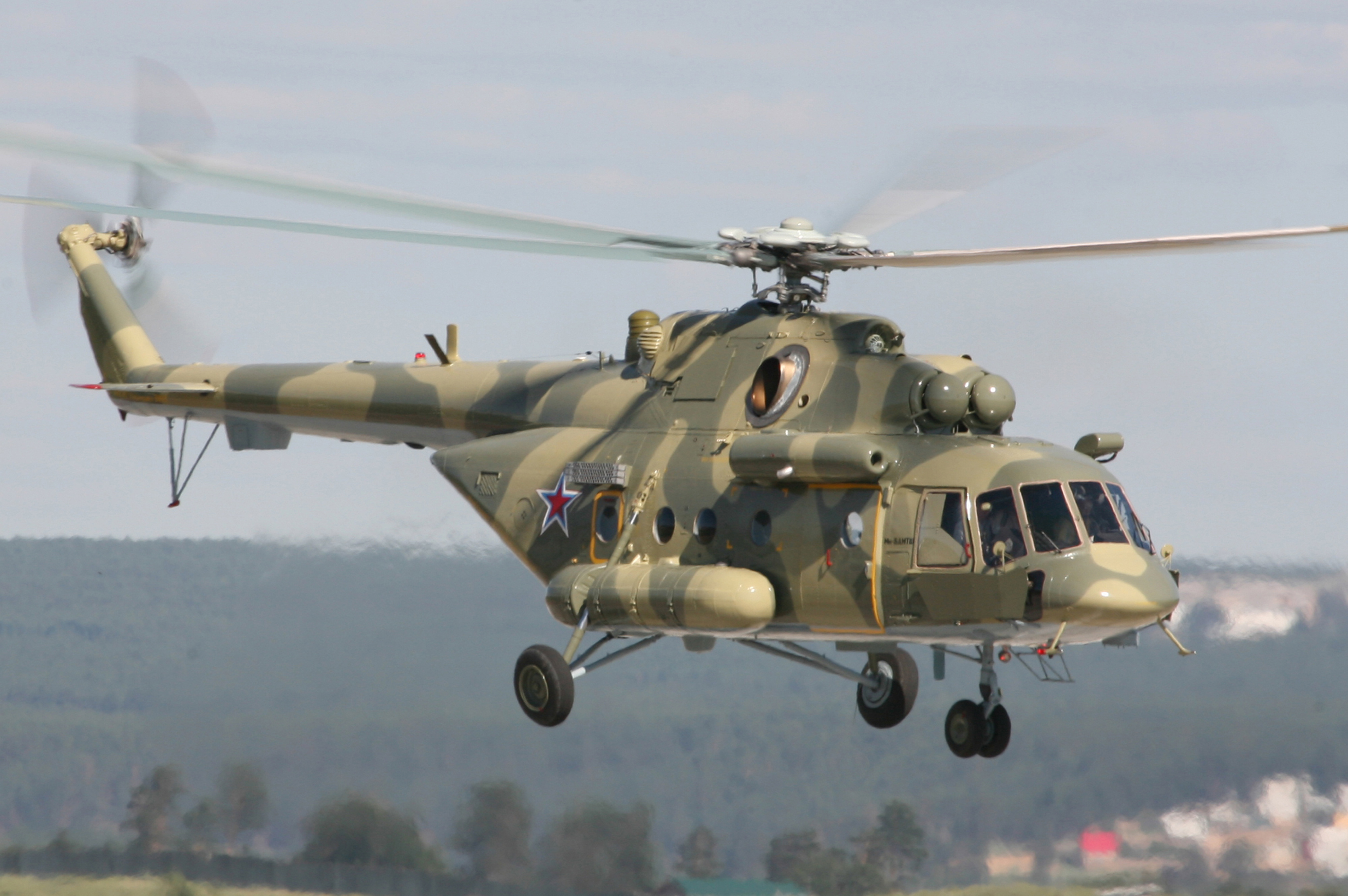 Под Псковом потерпел крушение военно-транспортный вертолет: четыре человека погибли 