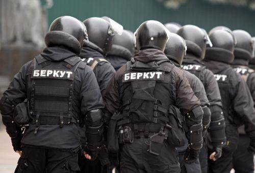 Подозреваемым в убийствах на Майдане экс-"беркутовцам" продлили срок нахождения под стражей на 60 суток