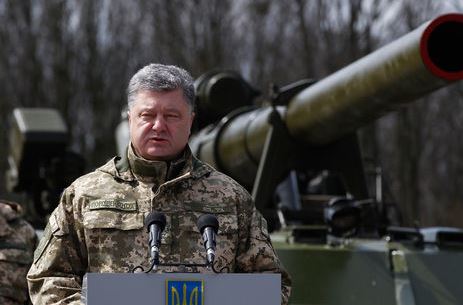 Танковые подразделения ВСУ возродились - победа обеспечена: Порошенко прибыл на Луганщину, чтобы поблагодарить воинов АТО