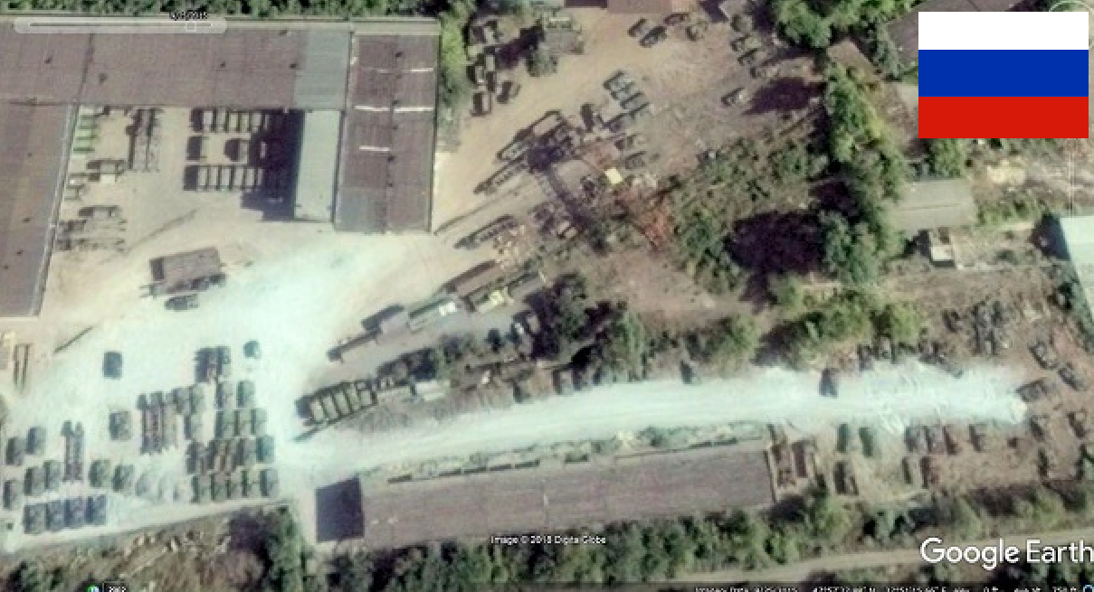В Сети рассекречены фото военного склада России в Донецке: количество тяжелой бронетехники огромно