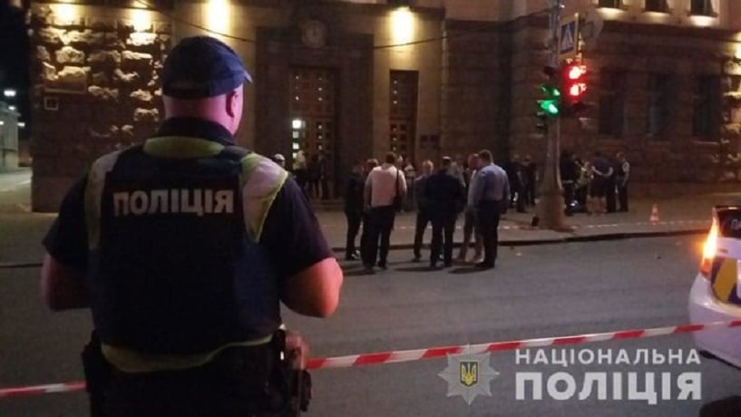 Громкое убийство полицейского всколыхнуло Харьков: первые кадры ночной стрельбы возле горсовета