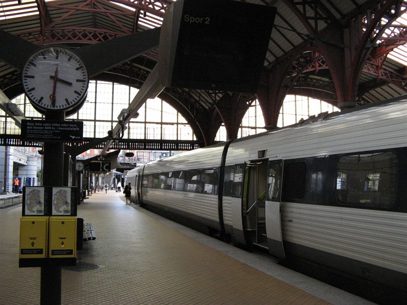 Из-за нелегалов парализовано движение поездов между Германией и Данией
