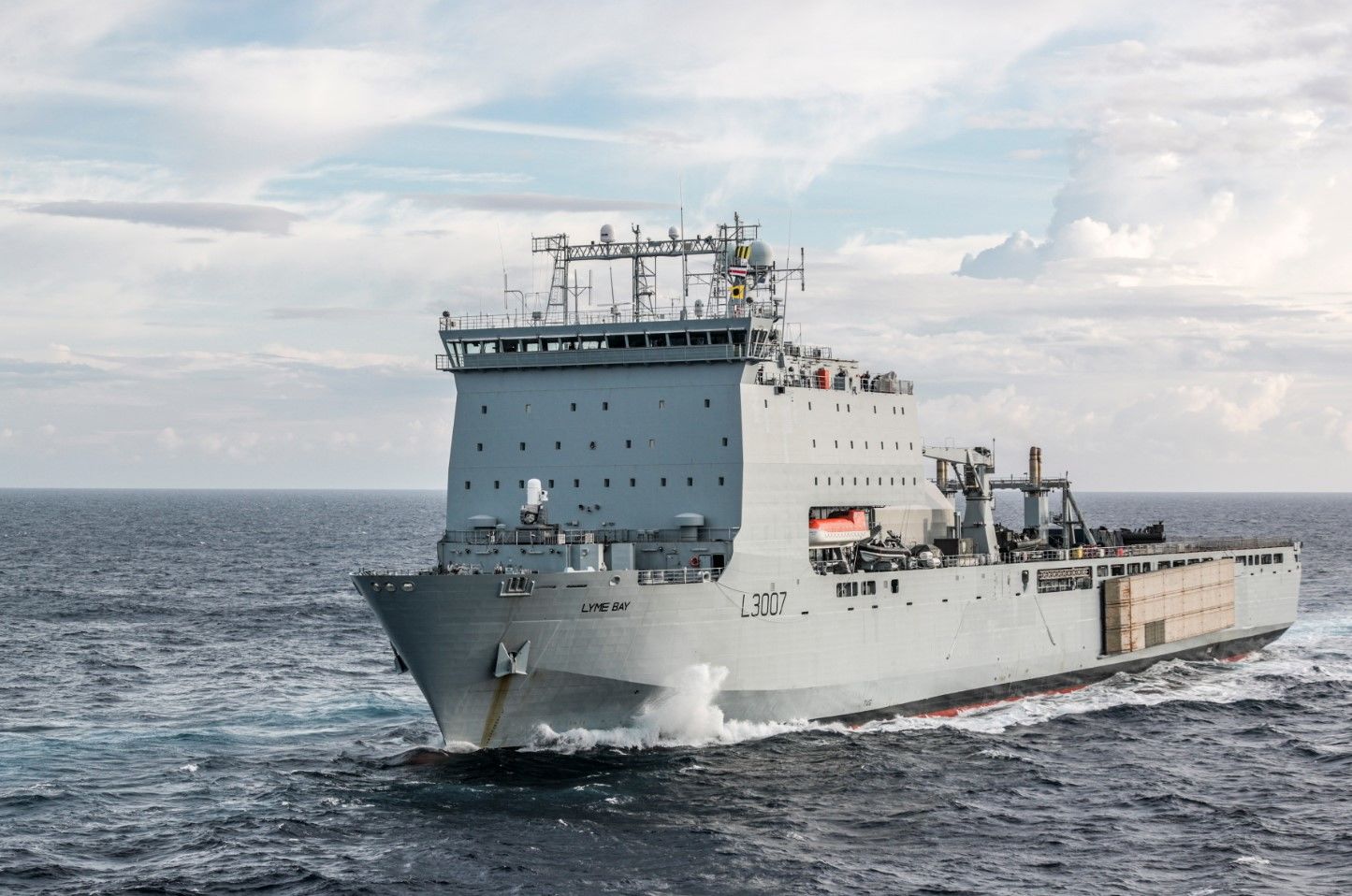 В Ормузский пролив может быть переброшен первый военный корабль из Европы