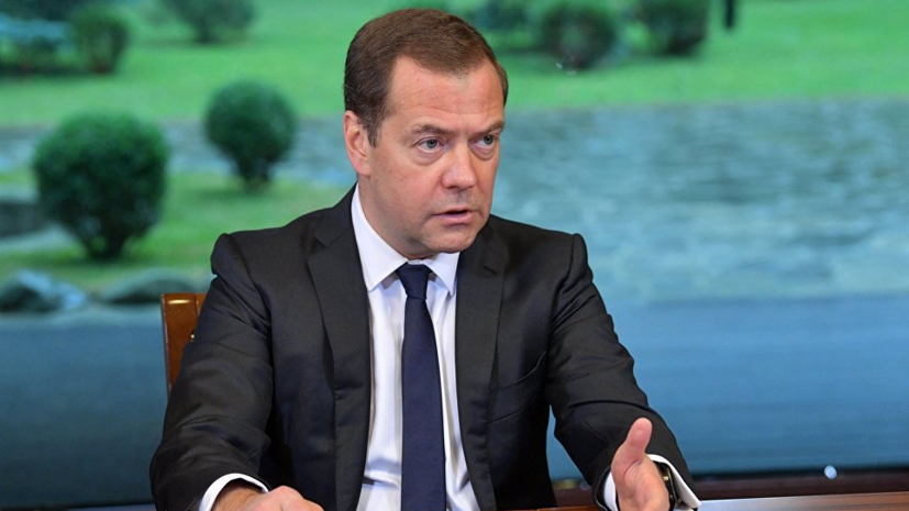 "Россия развалится на части через 7 лет", - неожиданное заявление Медведева о санкциях США вызвало скандал в Сети