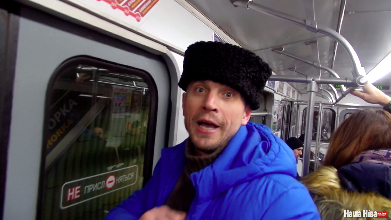 "Это угроза нашей безопасности": кадры, как пророссийского казака под крики выгоняют из метро Минска, - видео
