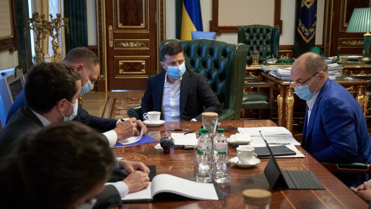 План вакцинации от COVID в Украине хотят изменить ради Зеленского