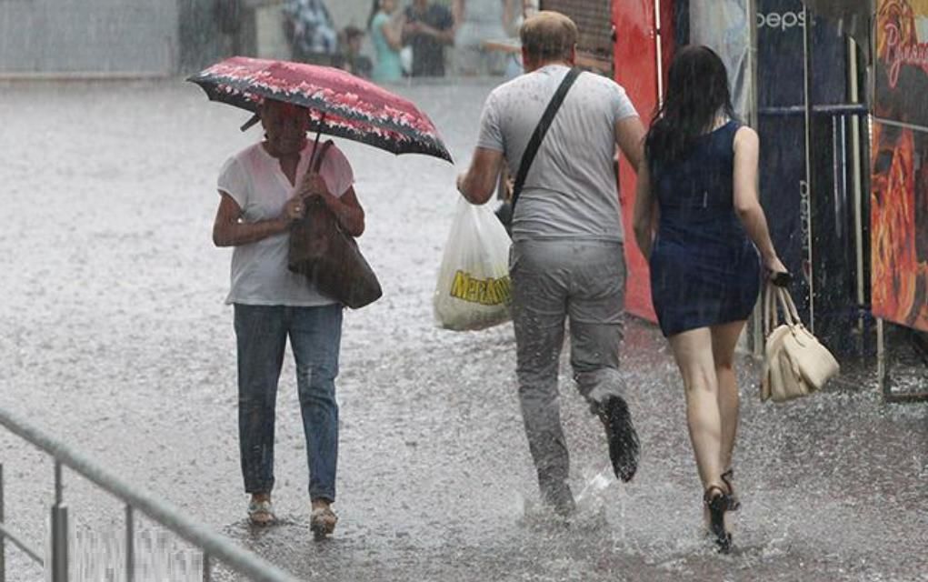 В Украину идет жара, дожди и грозы: синоптики назвали области, которым не повезет с погодой