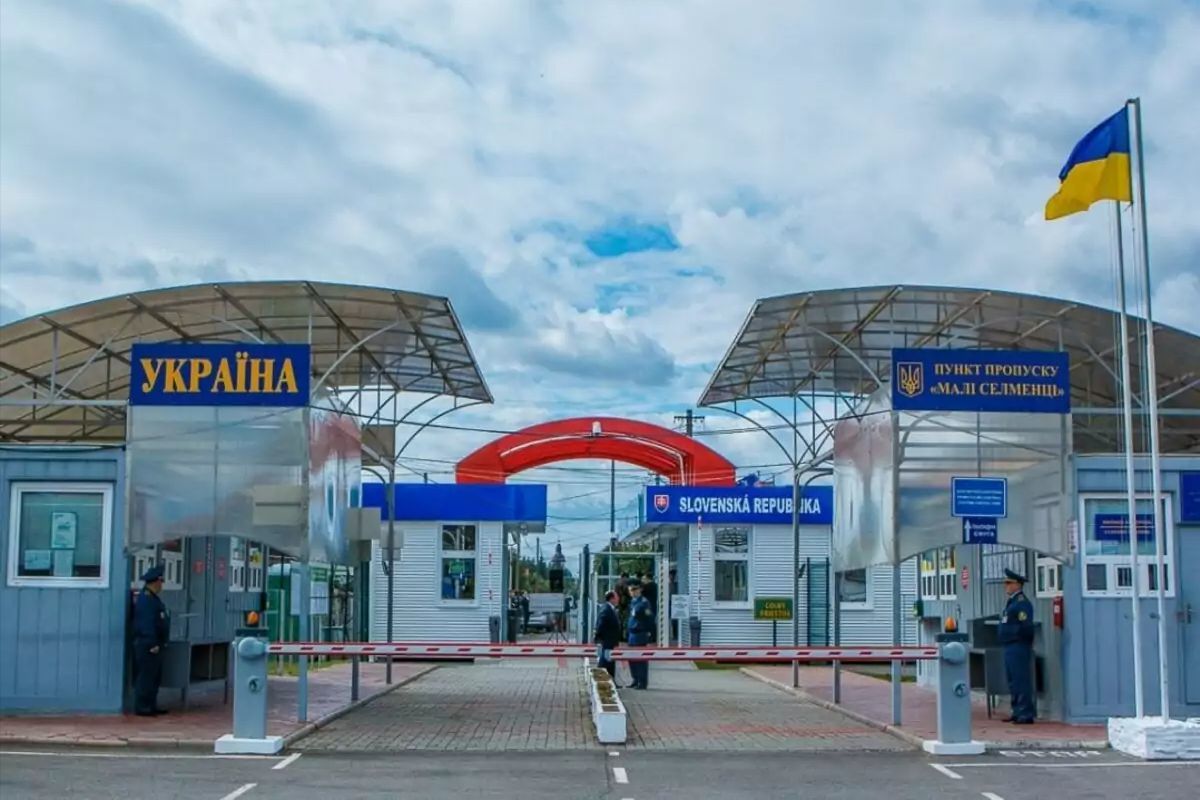 ​Следом за Польшей границу Украины хочет перекрыть Словакия