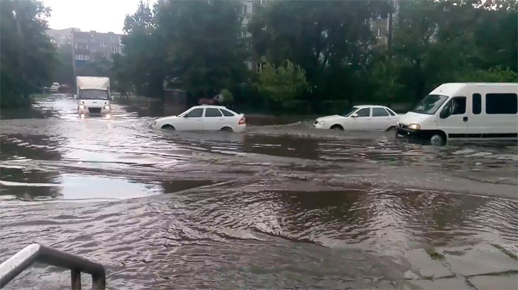 В России из-за мощных ливней может уйти под воду часть Ставропольского края: в зоне беды около 40 тысяч человек - опубликованы кадры