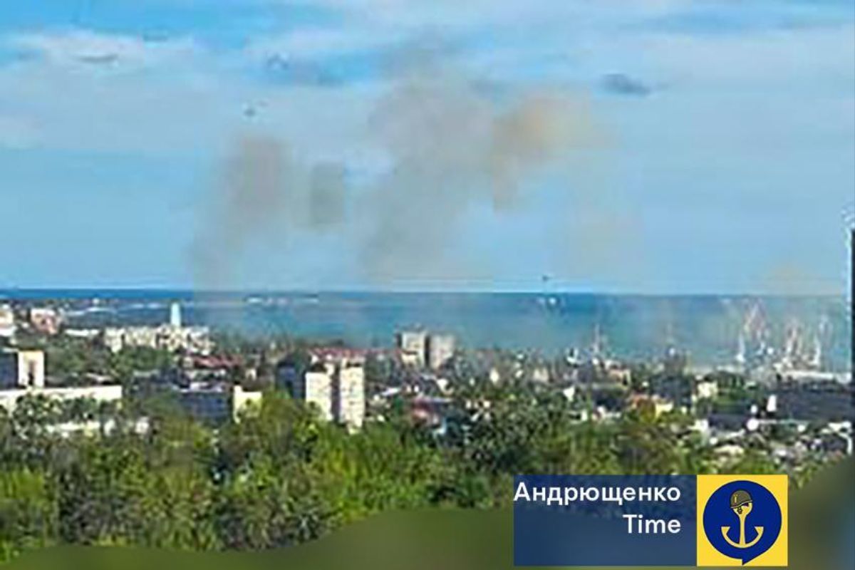 ​В порту Бердянска под удар попал сухогруз с БК - источник