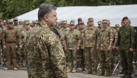 Петр Порошенко попал под обстрел террористов в зоне АТО – штаб