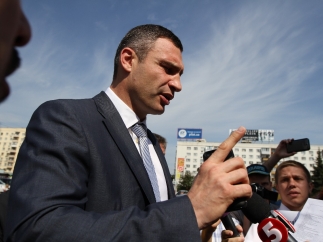 Кличко запретил киевским чиновникам покупать автомобили и мобильные телефоны