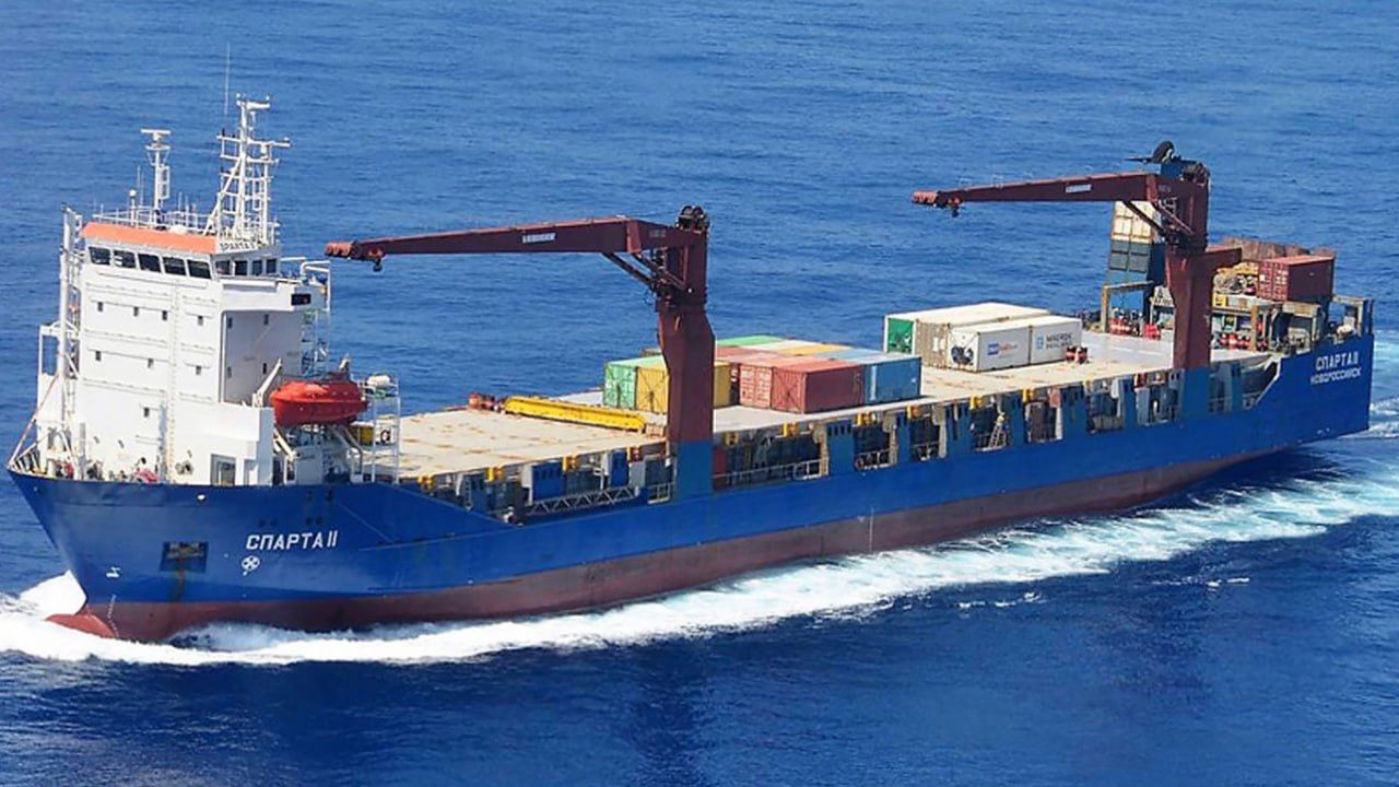 Простоявши у морі два тижні, російське вантажне судно Sparta II все ж таки увійшло до порту Тартус