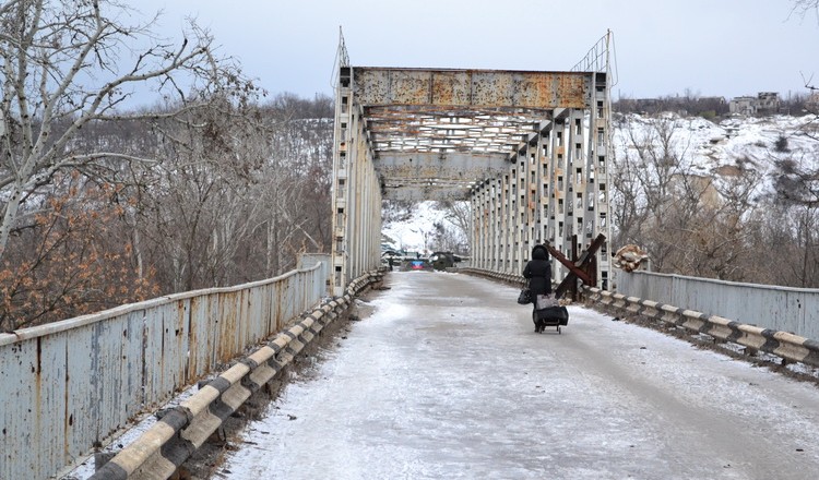 ​"Мост смерти" в Станице Луганской: ОБСЕ настаивает на разведении противоборствующих сторон
