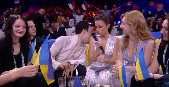 ​"Евровидение - 2018": MELOVIN укусил ведущую в прямом эфире