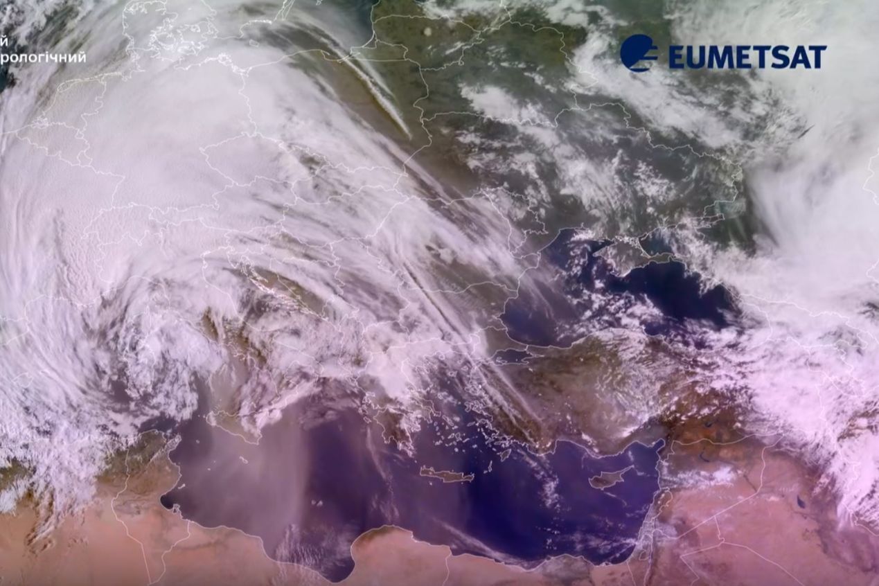 Облако пыли из Сахары летит в Европу: синоптики рассказали, заденет ли Украину