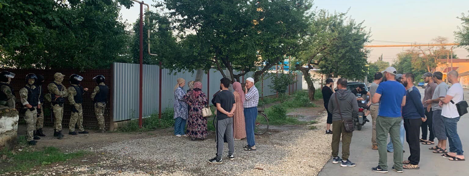 В Крыму ФСБ и "Беркут" вновь проводят обыски у татар: их пытаются выдать за террористов