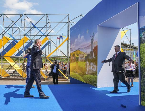 Эксперт: из-за того что Польша поставила Киеву неуместный ультиматум, Порошенко нашел нового адвоката Украины в Евросоюзе