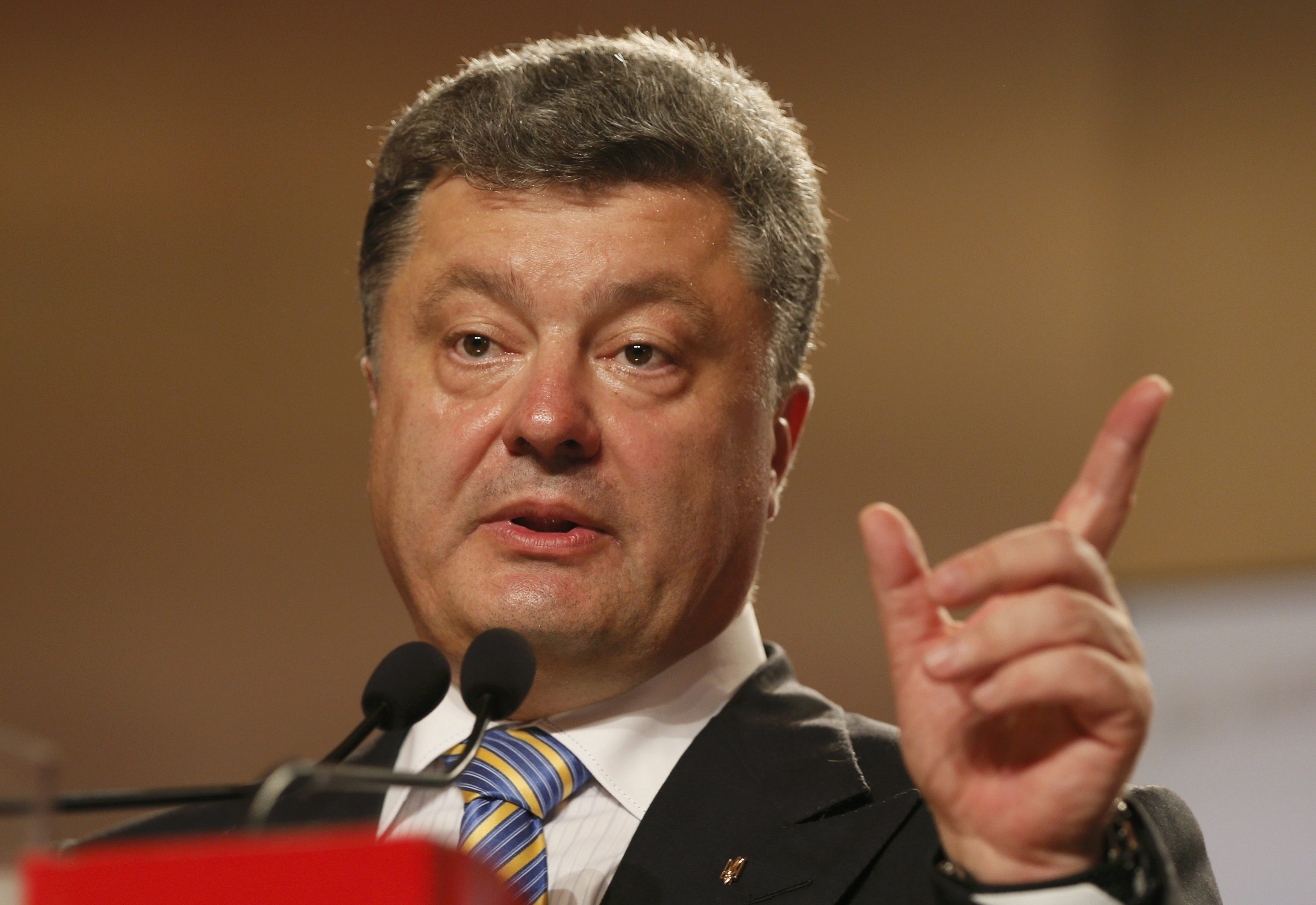 Порошенко назвал три основных условия для проведения выборов на Донбассе