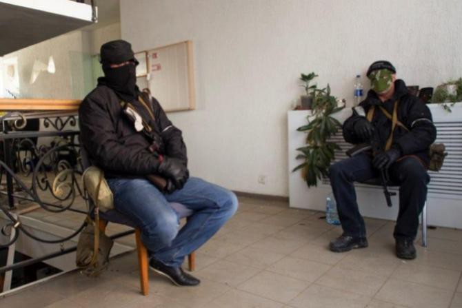 Порошенко: в заложниках у ДНР и ЛНР остается более 500 украинцев