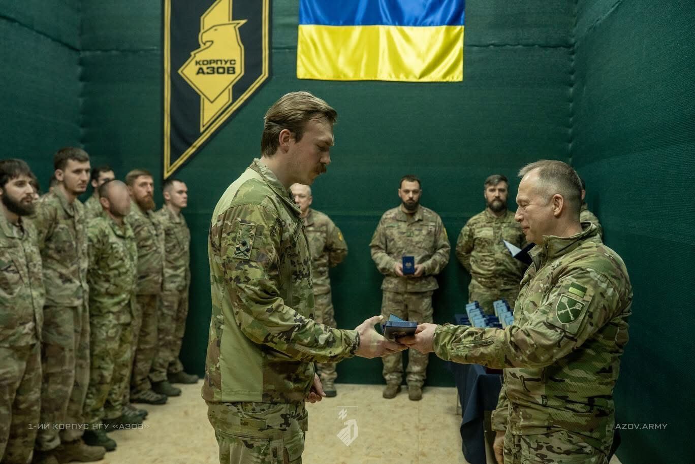 Сырский лично вручил погоны бригадного генерала Денису "Редису" Прокопенко