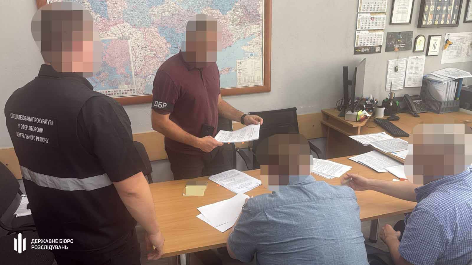​Удари по селу Мила: чиновника СБУ, який незаконно розмістив склад боєприпасів, відправили під арешт