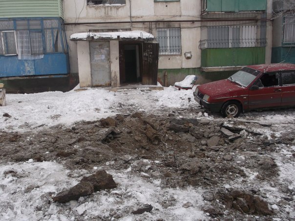 Последствия обстрела города Золотое Луганской области 1 января