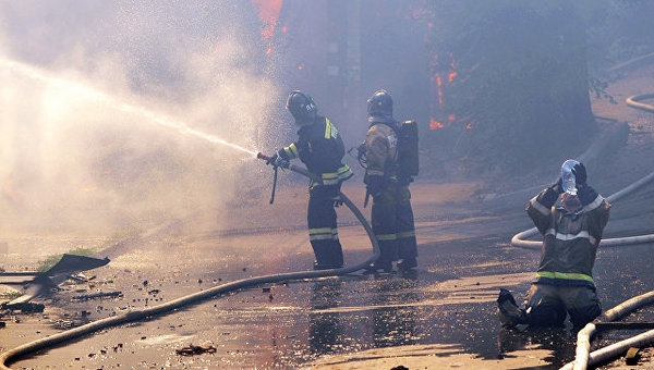 ​Жуткий пожар продолжает уничтожать квартал Ростова-на-Дону: огненная стихия повредила уже более 100 домов