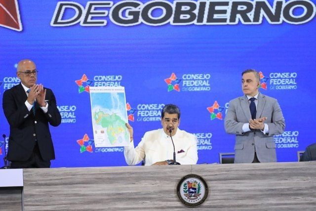 Диктатор Мадуро копирует Путина: часть Гайаны объявлена "24-м штатом Венесуэлы" и может быть захвачена
