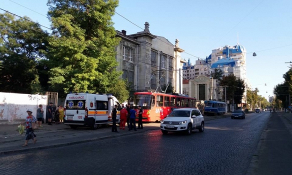 Не анекдотами едиными: в знаменитом одесском трамвае № 5 произошла потасовка со стрельбой - есть информация о пострадавших