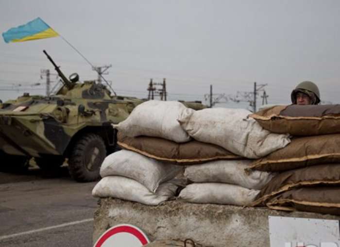 Боевики продолжают обстреливать блокпосты украинских военных, - ГПСУ 