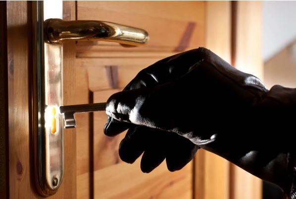 Сезон домушников: как защитить квартиру от кражи?