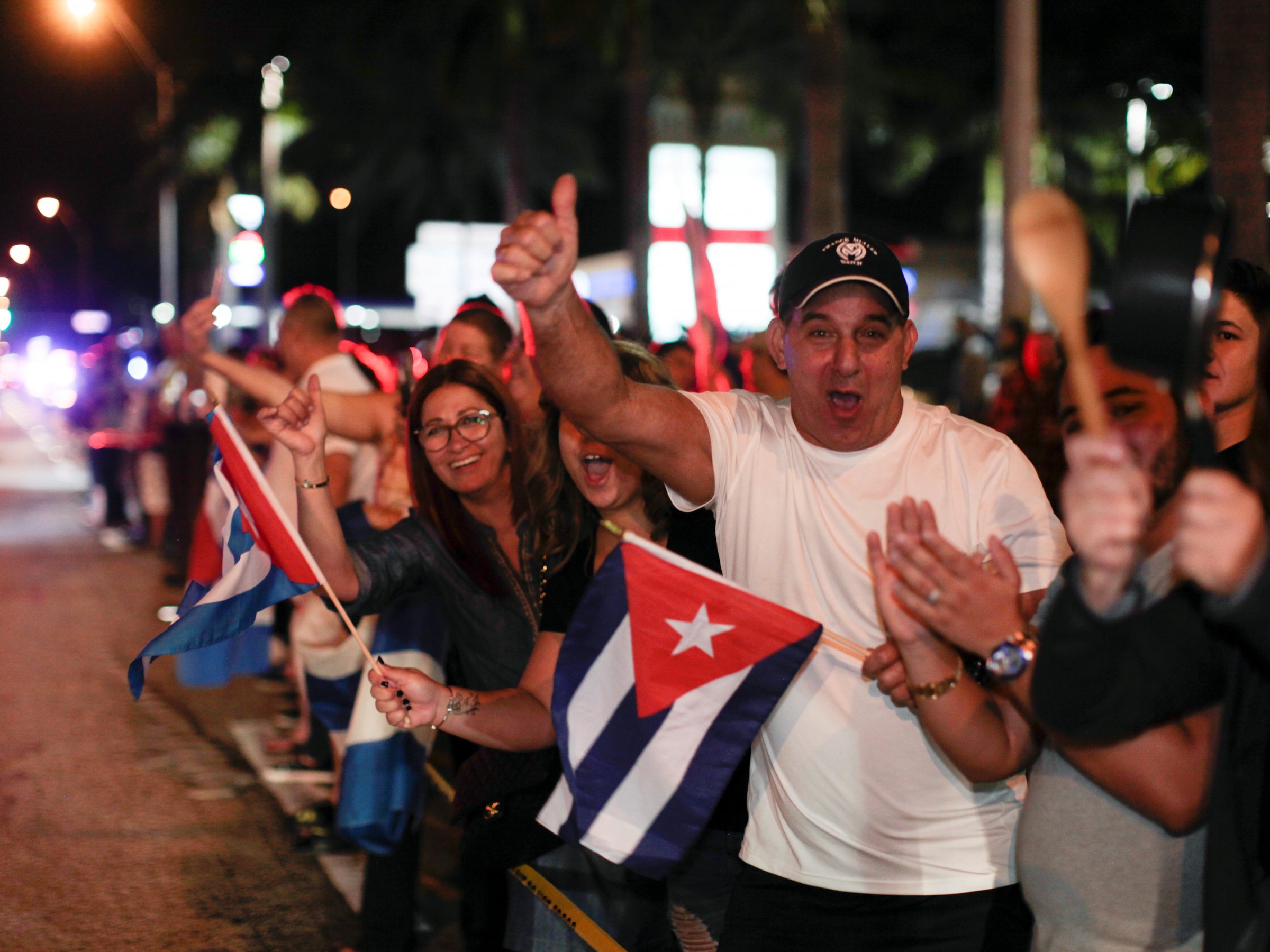 "Cuba Libre!": сотни тысяч американцев празднуют смерть диктатора-коммуниста Фиделя Кастро