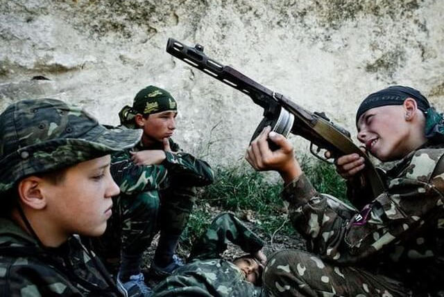 Россия учит детей Донбасса убивать: донецких школьников отправили в военный лагерь в Можайск