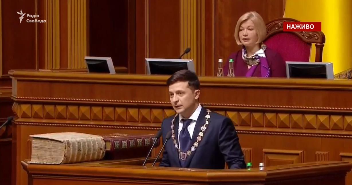 Зеленский распустил Верховную Раду прямо во время инаугурации: видео срочного заявления
