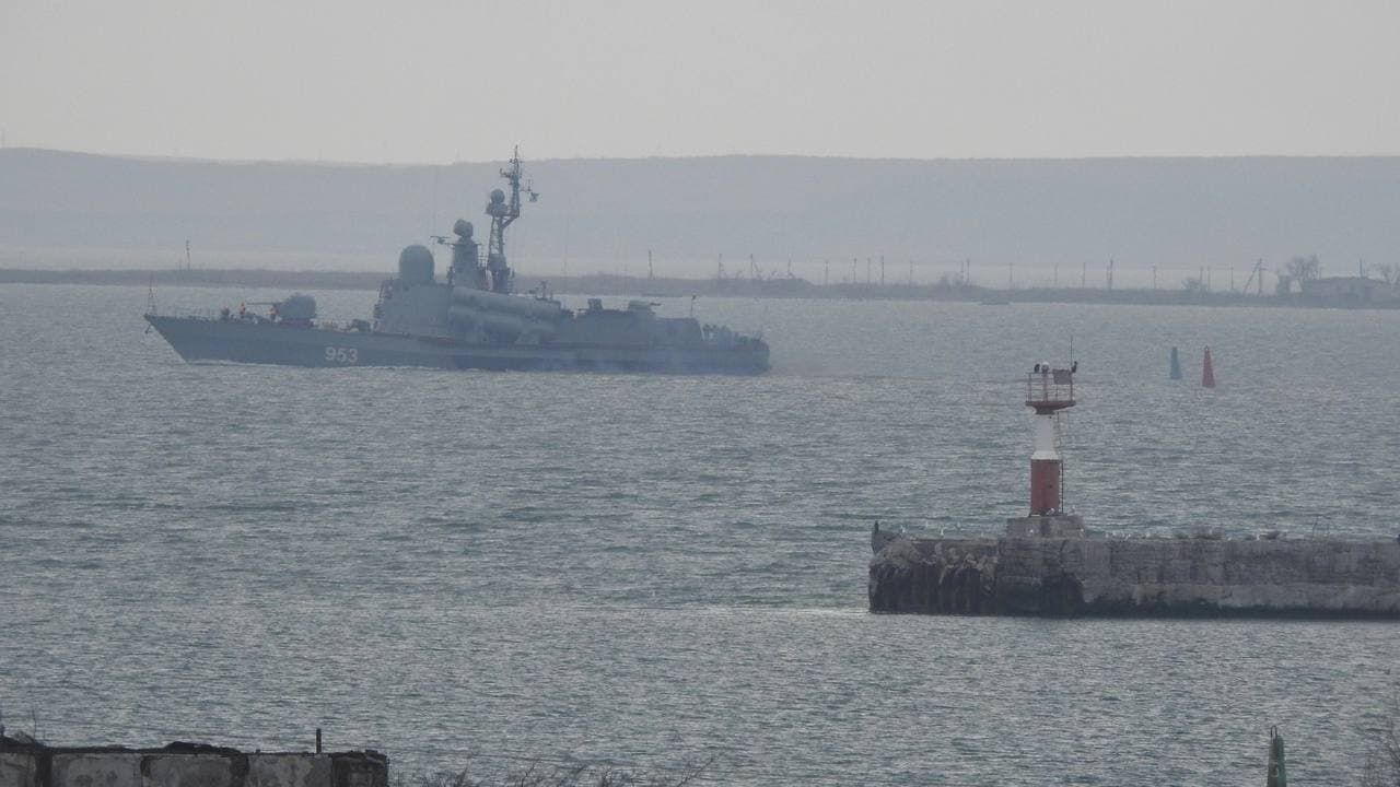 В Азовское море вошла эскадра военных боевых кораблей РФ: что известно