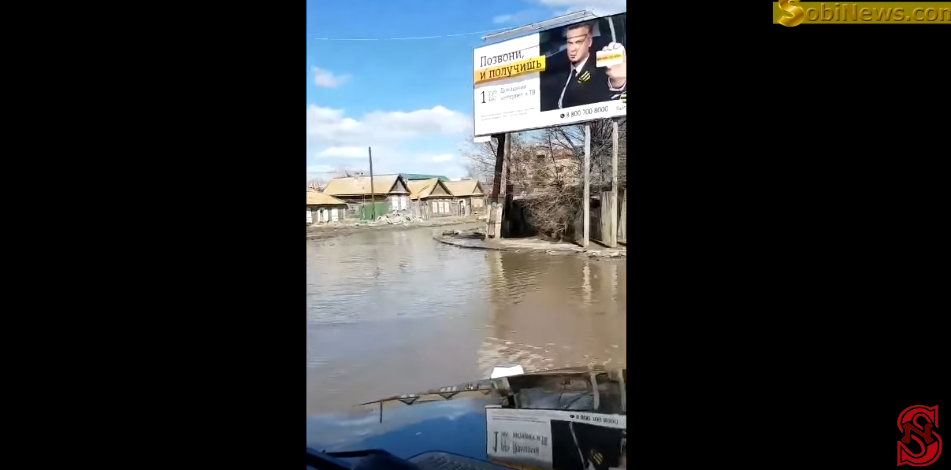 До чего Путин довел Россию: деревянные бараки, грязь и ямы на дорогах - видео жизни российской провинции шокировало соцсети 