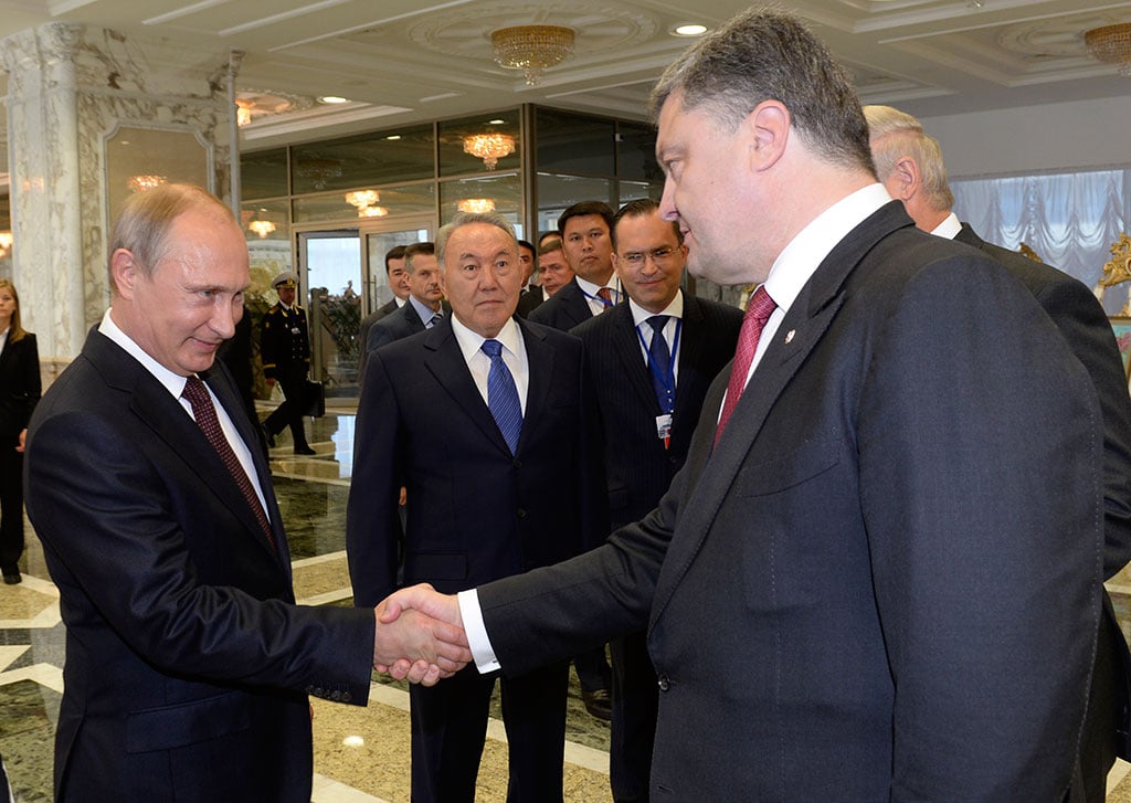 СМИ: Путин и Порошенко обсудили шаги по прекращению кровопролития в Украине