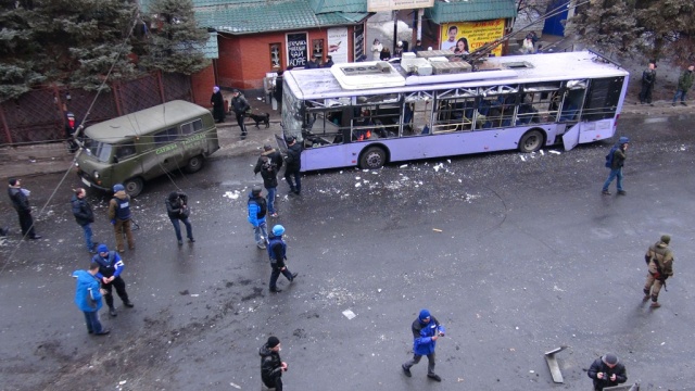 СМИ: Количество погибших при обстреле остановки в Донецке достигло 15 человек