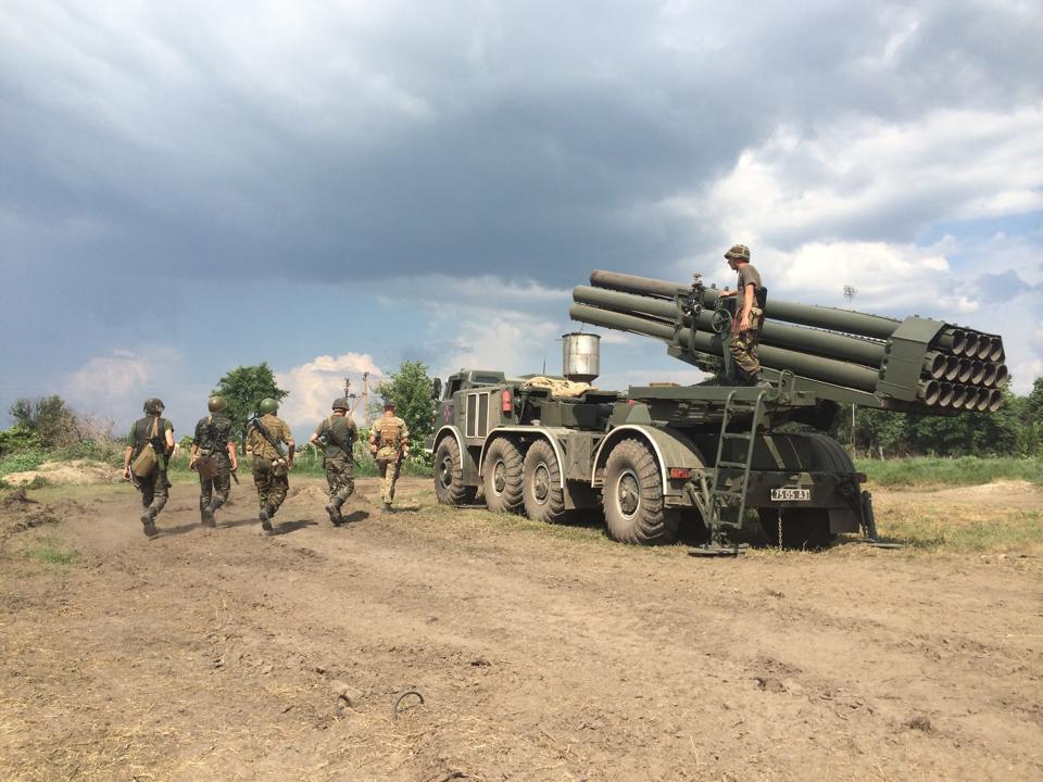 В Донецке слышна сирена и громкие взрывы