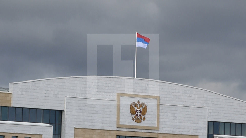 Путин в ярости: на здании суда в Казани вывесили перевернутый флаг России